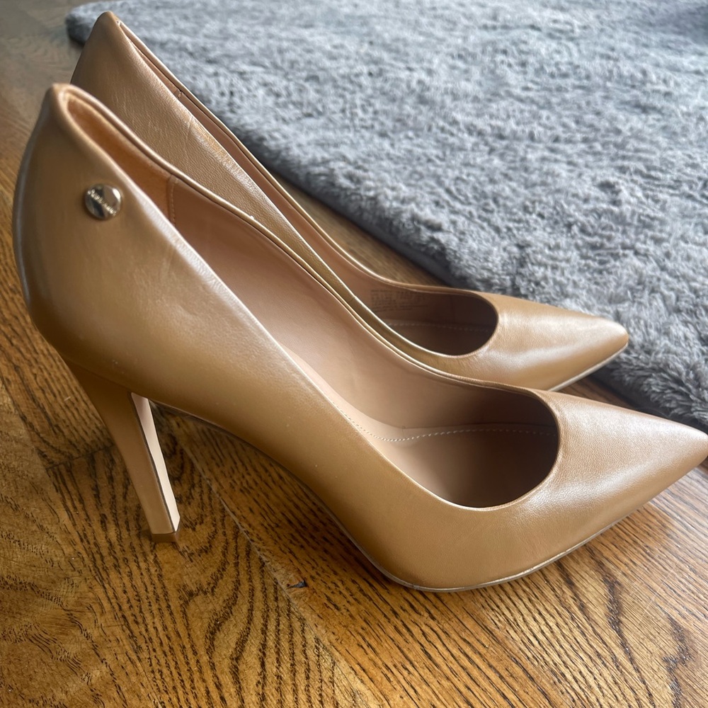 New- in box Calvin Klein women’s Brady Klein pointed toe heel size 9.5